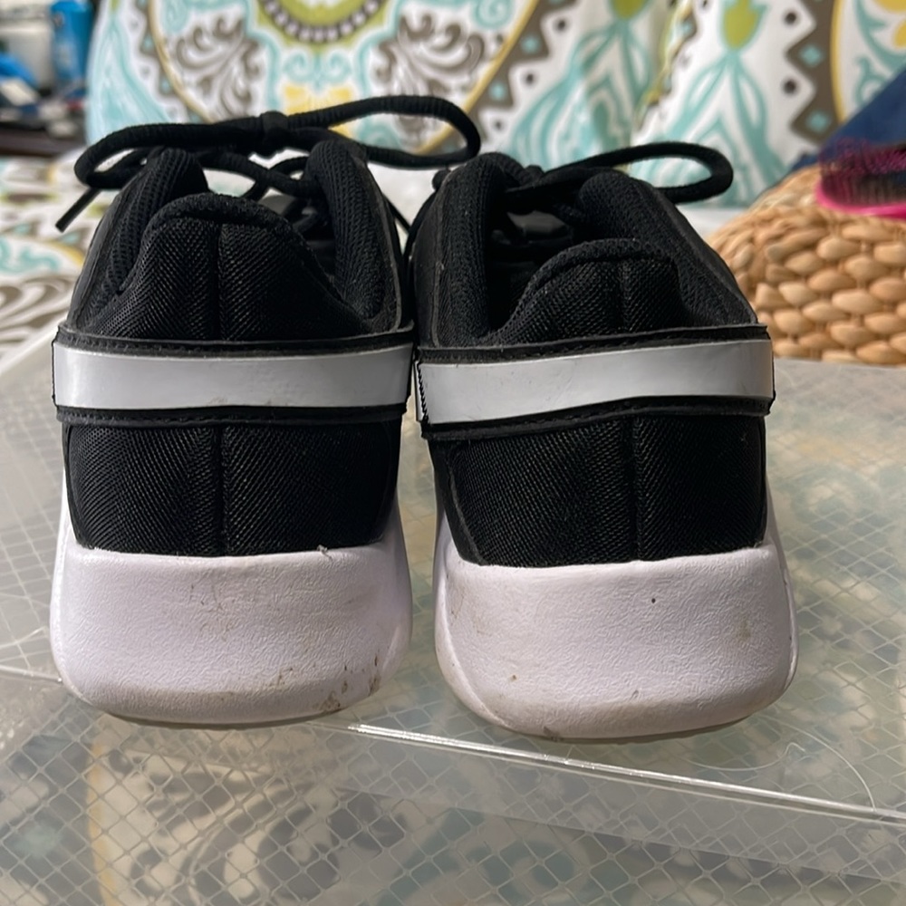 Nike - Picture 4 of 5